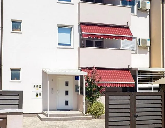Leona Appartement *