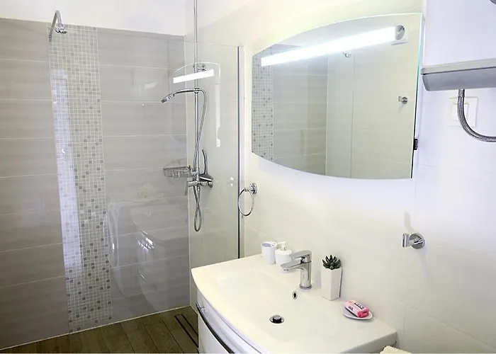 Leona Appartement *