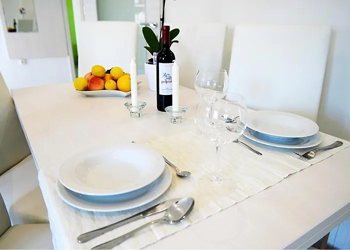 Апартаменты Leona Пула